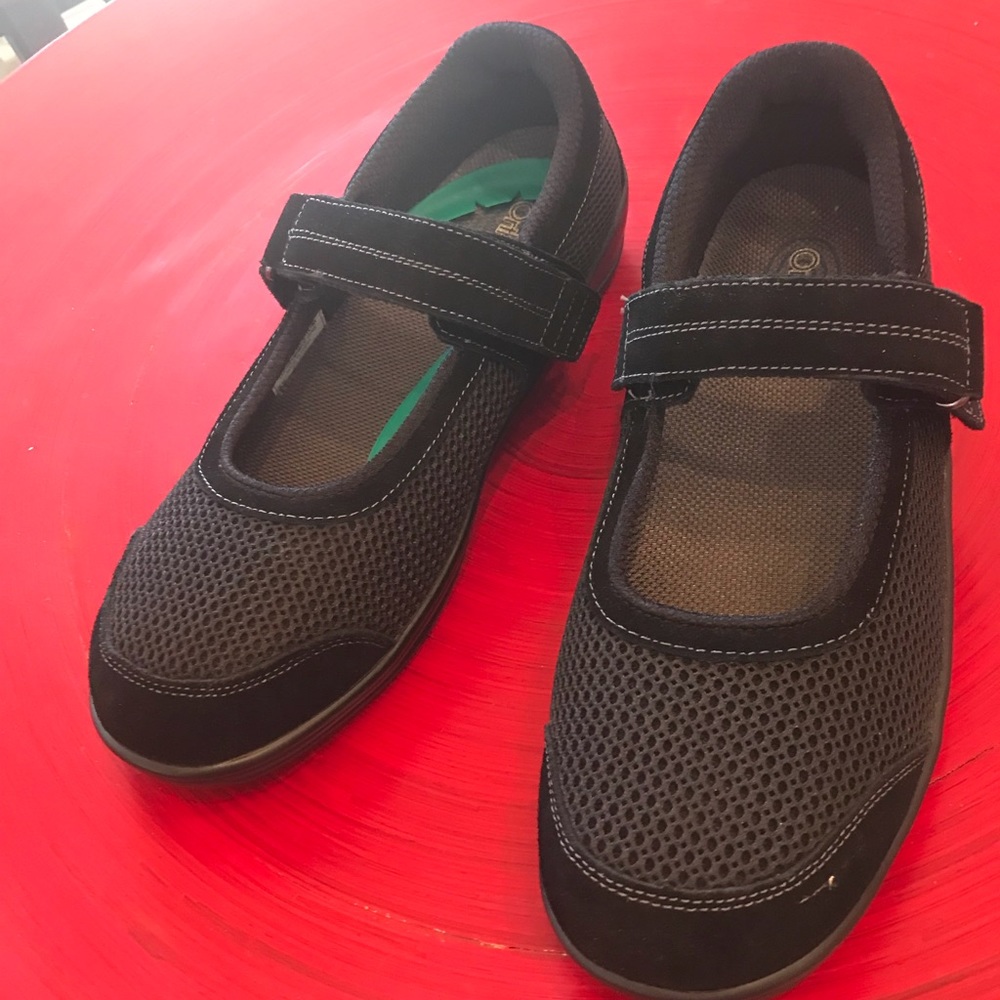 Fantastic New Ortho-Feet Mary Jane ladies  shoes